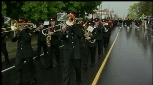 Memorial parade goes ahead despite rain