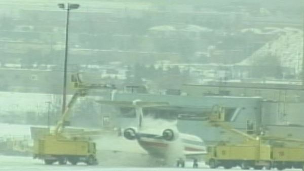 File image of deicing at Pearson Airport