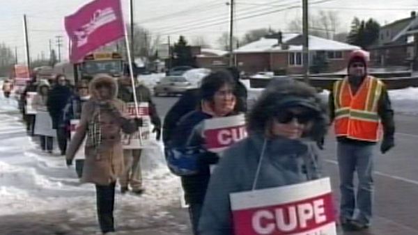 School support workers protest outside the District School Board of Niagara; St Catharines, February 7, 2014