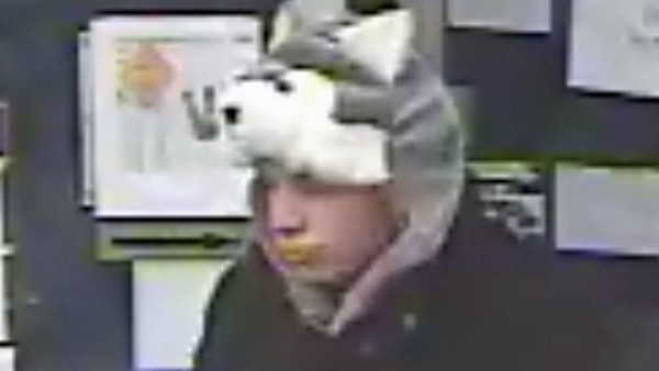 Surveillance video of robbery suspect, Hamilton, January 1, 2014 (Hamilton Police)