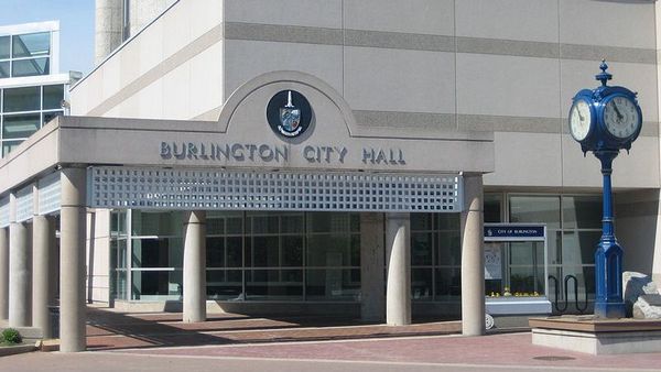 Burlington City Hall (Andrew Lynes photo/Wikipedia)