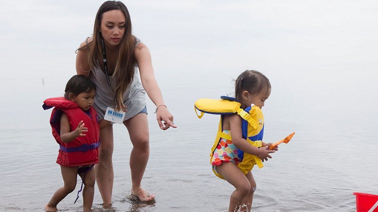 Nadia Luck supervises Nina and Reagan during a Lifesaving Society water safety event to launch the new ON GUARD card at Woodbine Beach in Toronto on Wednesday, June 25, 2014. (CNW Group/Lifesaving Society)