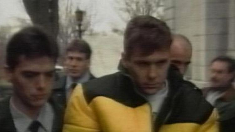 Paul Bernardo is escorted in custody (file)