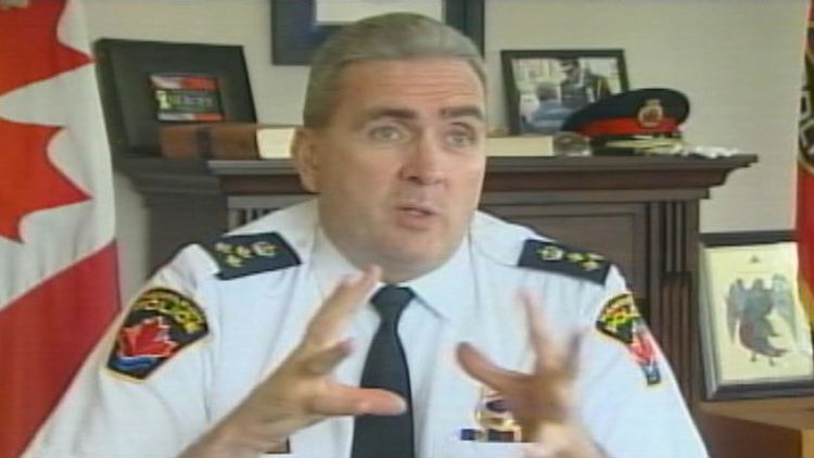 Hamilton's police chief Glenn de Caire will not comment on whether he would like to replace Toronto chief Bill Blair when his contract expires, but has released a statement about Blair.