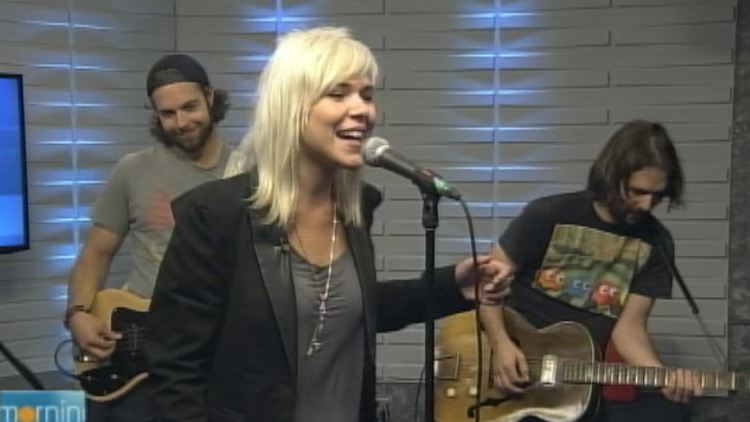 Laura Cole peforming on Morning Live, August 22, 2014