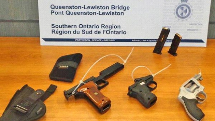 Firearnms seized by the Canada Border Services Agency (CBSA handout)