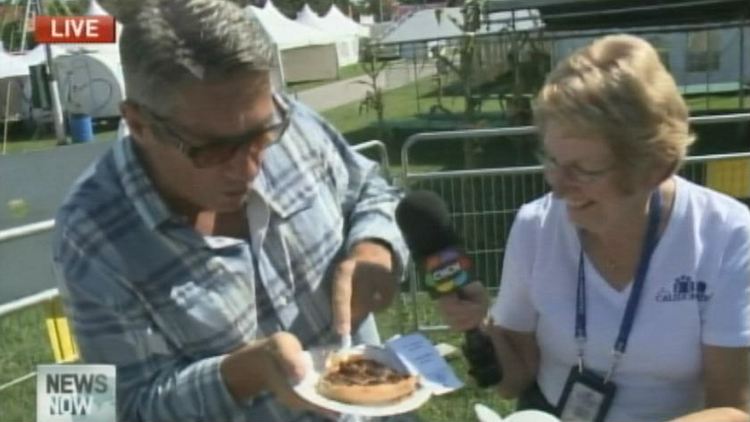 Matt digs into a pie at the Caledonia Fair; News Now Midday, September 25, 2014