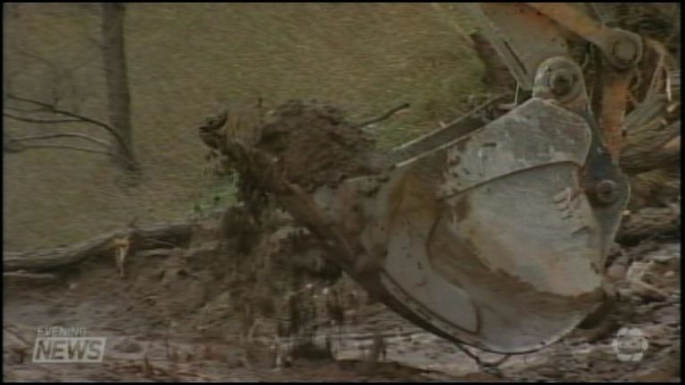 Continued work and delays on the Hamilton 403 after landslide