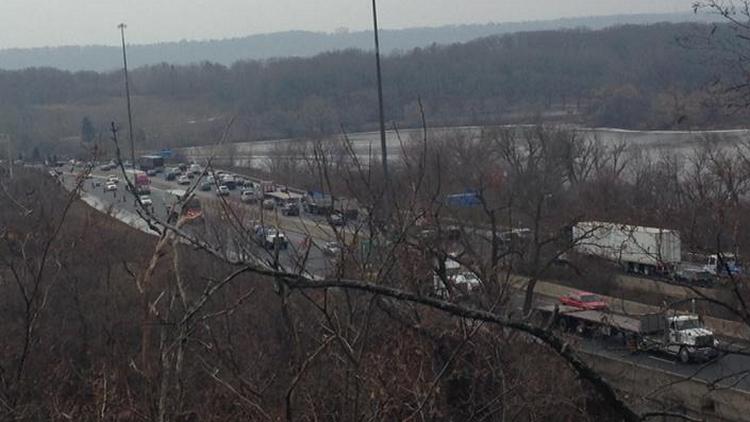 Traffic backed up on Highway 403 near mudslide repairs; Hamilton, December 3, 2014