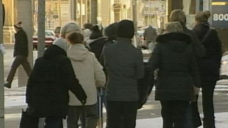 Pedestrians on Main St, Hamilton; January 7, 2015