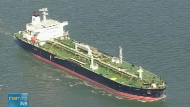 A ship arrives at the port of Los Angeles