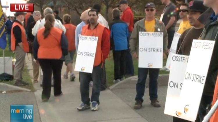 Peel high school teachers picketing; Mississauga, May 4, 2015