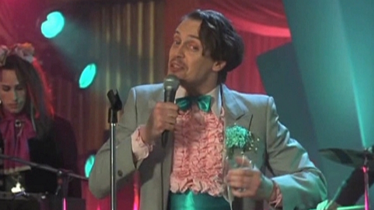 Steve Buscemi making a toast in 'The Wedding Singer'