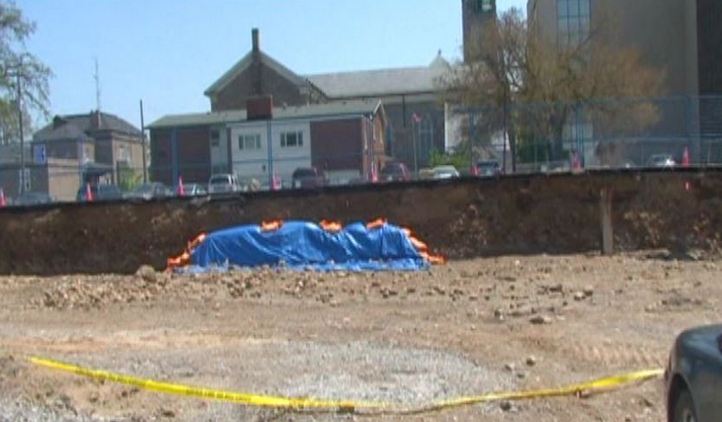 Forgotten cemetery halts construction