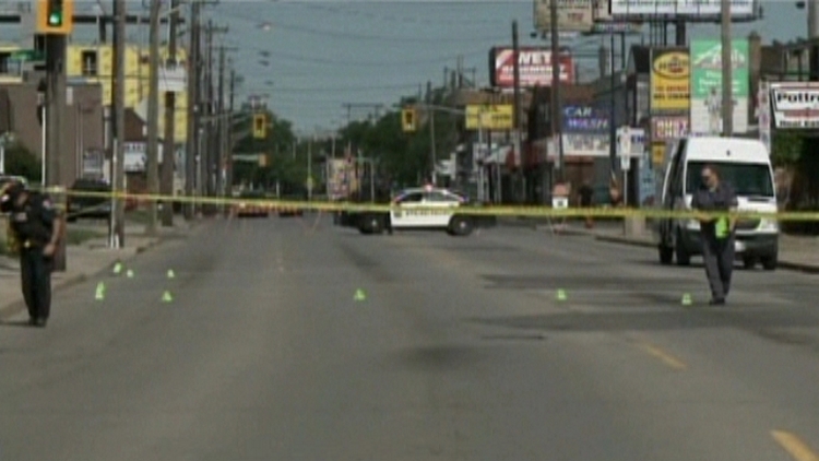 Hamilton Police close off Main St E at Tragina after a stabbing; July 2, 2015