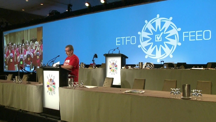 Union president Sam Hammond addressing a meeting of the Elementary Teachers' Federation of Ontario (archive image)