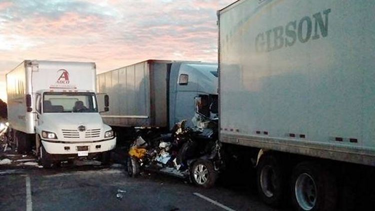 A major crash on Hwy 401 in Whitby has killed 3 peoople