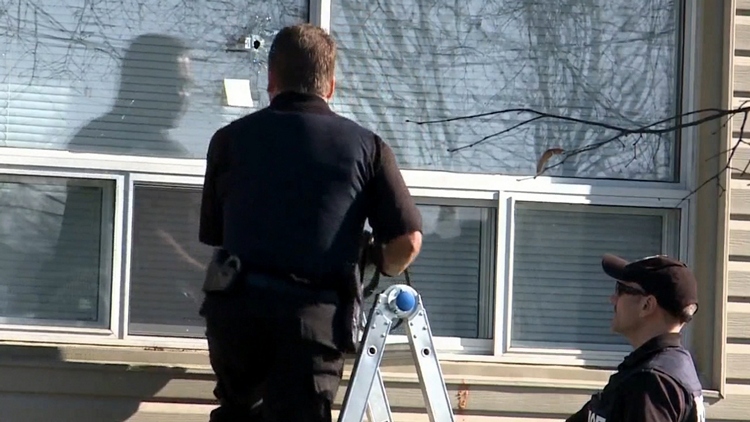 Niagara Regional Police officers gather evidence at the scene of a shooting; Niagara Falls, November 17, 2015