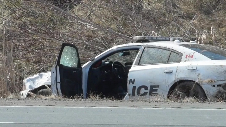 Officer hurt in stolen vehicle pursuit