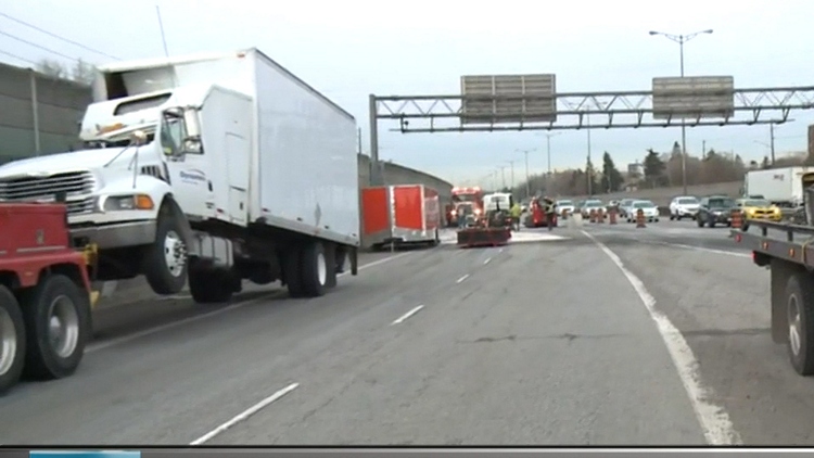 Crash on QEW at Cawthra makes for slow morning commute