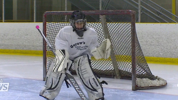 Young hockey player gets new prosthetic grip