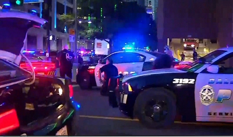 5 officers killed, 7 others injured in Dallas sniper attack