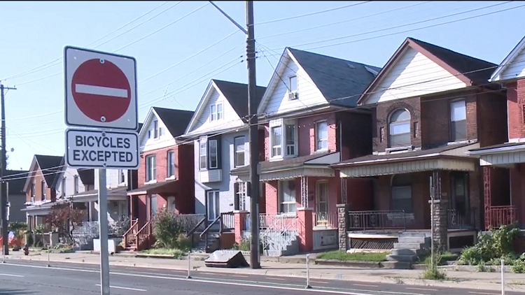 Hamilton Police searching for three men wanted in robbery of cyclist