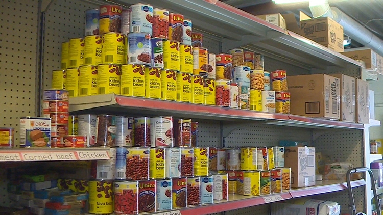 Full and part-time workers increasingly using food banks: report