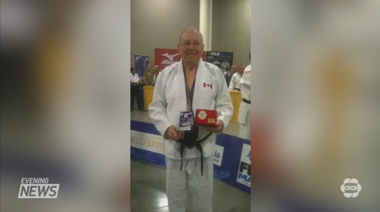 Man wins judo championship at the age of 82