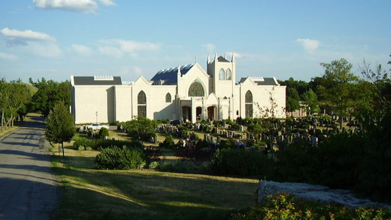 Halton Police looking for thieves that stole from Burlington mausoleums