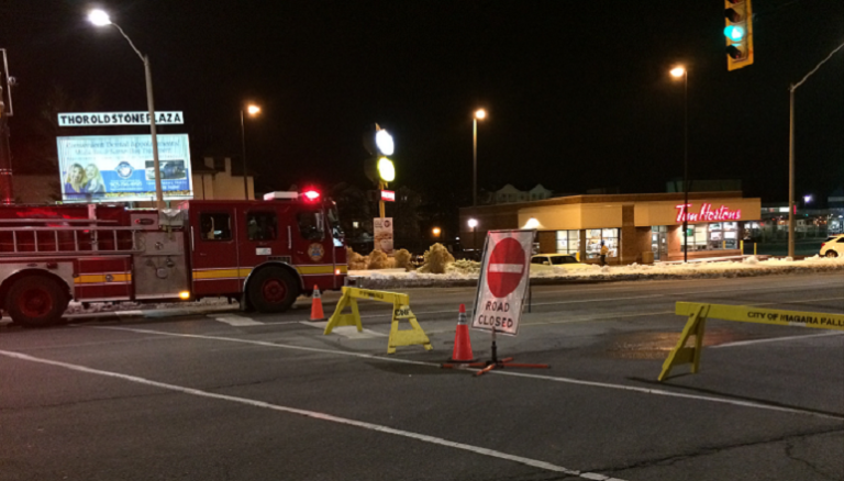 Gas leak shuts down Thorold Stone Road in Niagara Falls