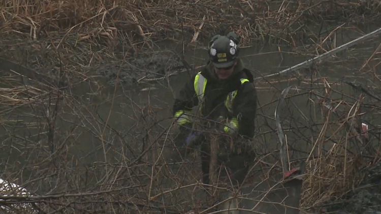 Crews tackle multi-day clean up from Stoney Creek tractor trailer crash