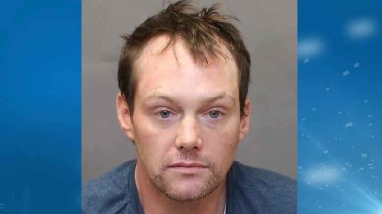 ‘Violent and dangerous’ man escapes police custody in Toronto