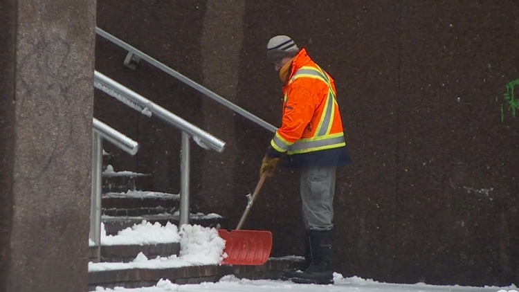 Over 400 road accidents caused by snow and freezing rain