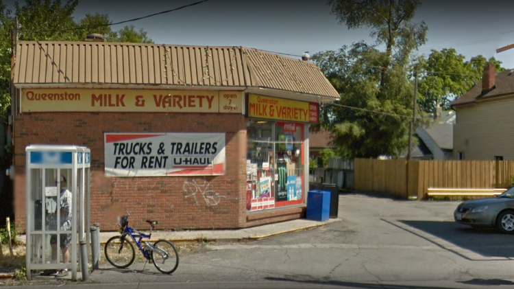 Two armed men rob St. Catharines variety store