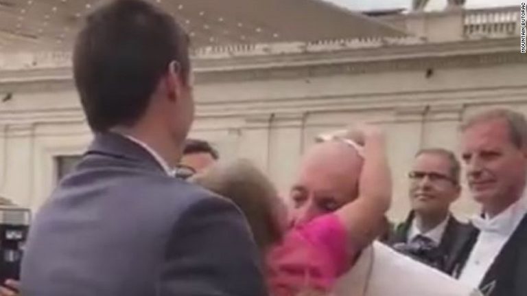 Three-year-old girl tries to steal Pope’s hat