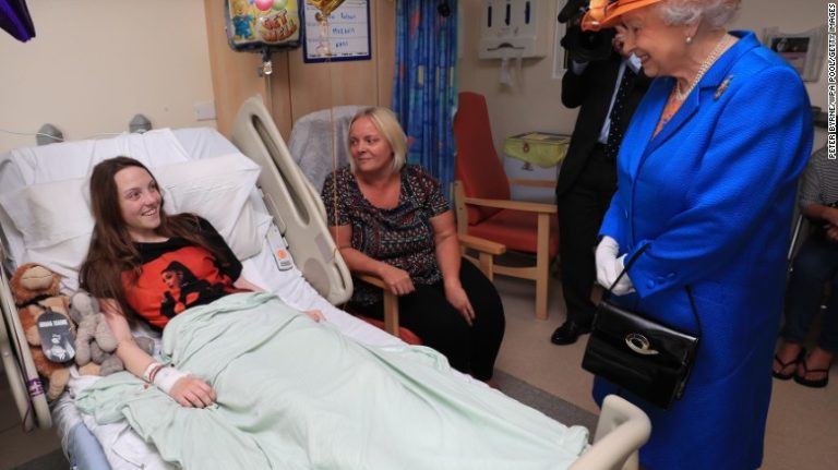 Queen Elizabeth II visits Manchester attack victims