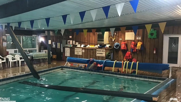 Lifeguards evacuate young swimmers before building collapse