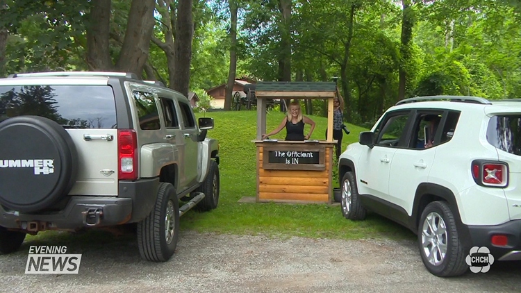 Drive-through weddings offered at Niagara Falls