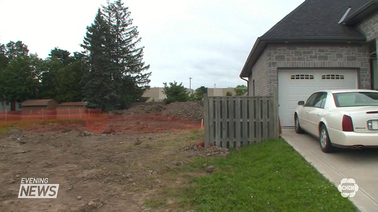 Stoney Creek man returns home to find hole in backyard