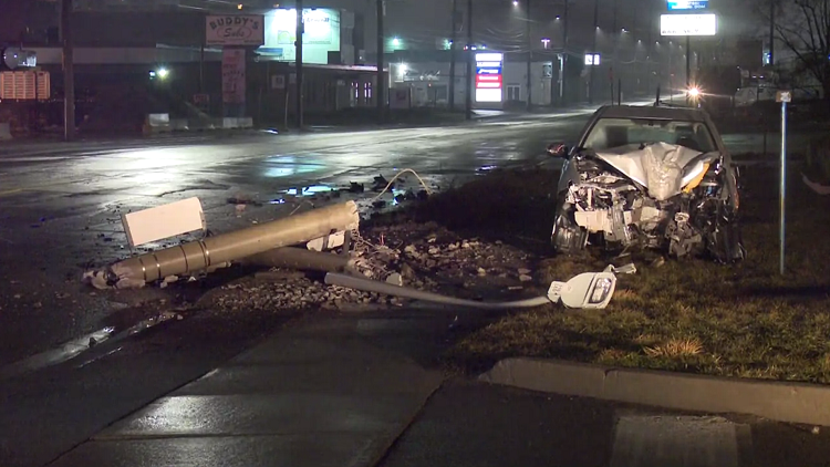 Man, 33, injured after car slams into pole in Hamilton