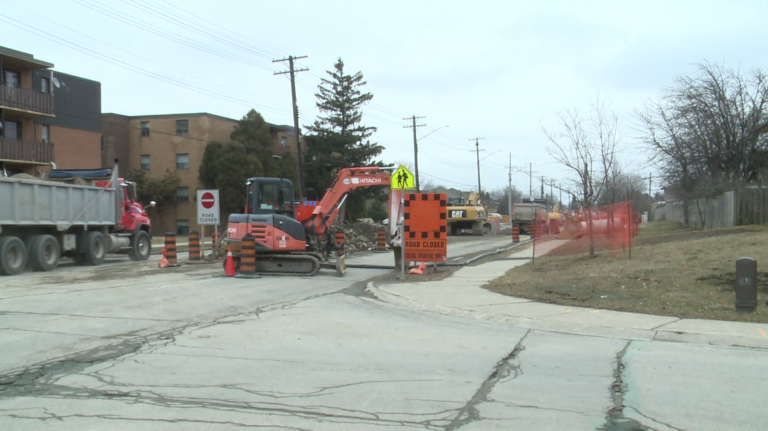 Repairs close part of Mohawk Rd. on Hamilton Mountain