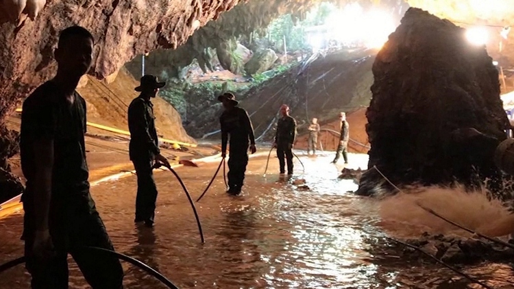 All 12 boys and coach rescued from cave in Thailand