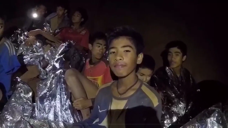 Eight boys rescued from cave in northern Thailand