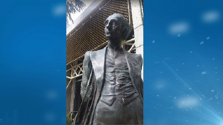 Sir John A. Macdonald statue to be removed from Victoria City Hall