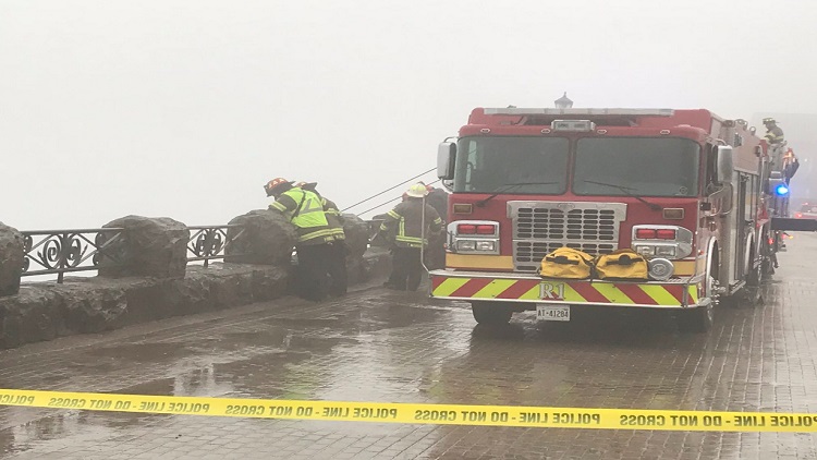 Fire crews recovering body from Niagara Falls