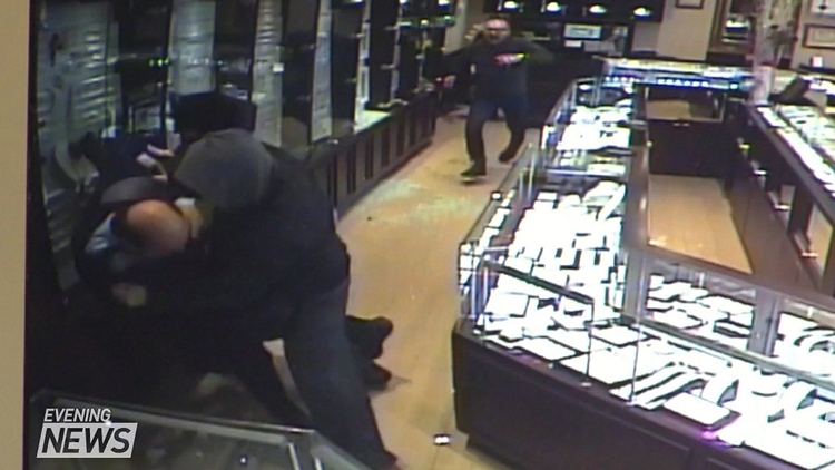St. Catharines jewellery store owner fights off armed robbers