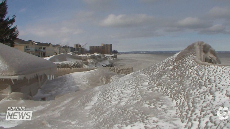 Lakefront homes in Stoney Creek encased in ice