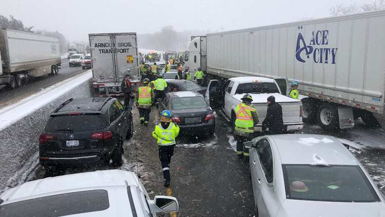 Multi-vehicle crash shuts down WB lanes on Hwy. 401 in Milton