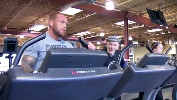 WWII vet hits the gym on his 98th birthday in Oregon